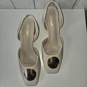 MATA SHOES Size 5.5 Women'sCream Women's Shoes with Gold Accent